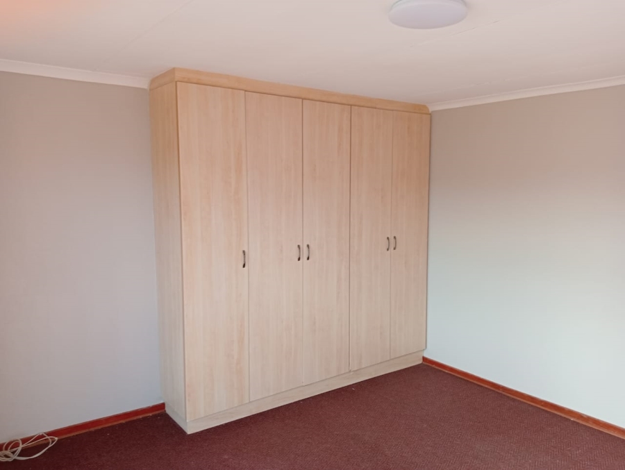 To Let 4 Bedroom Property for Rent in Langenhovenpark Free State
